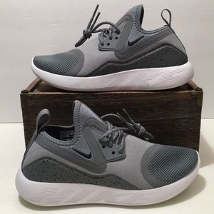Nike Lunarcharge Essential Women’s Shoes Size 6.5